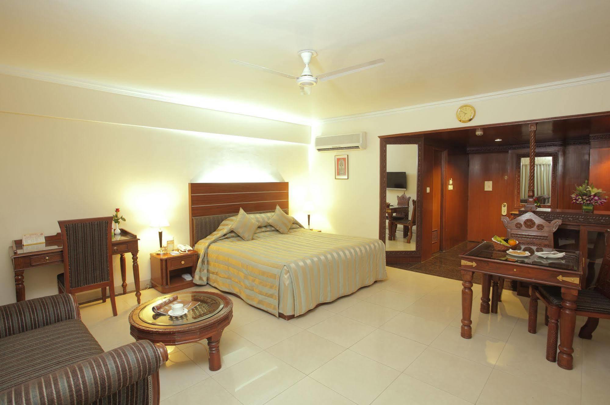 Hotel Om Tower Jaipur Buitenkant foto